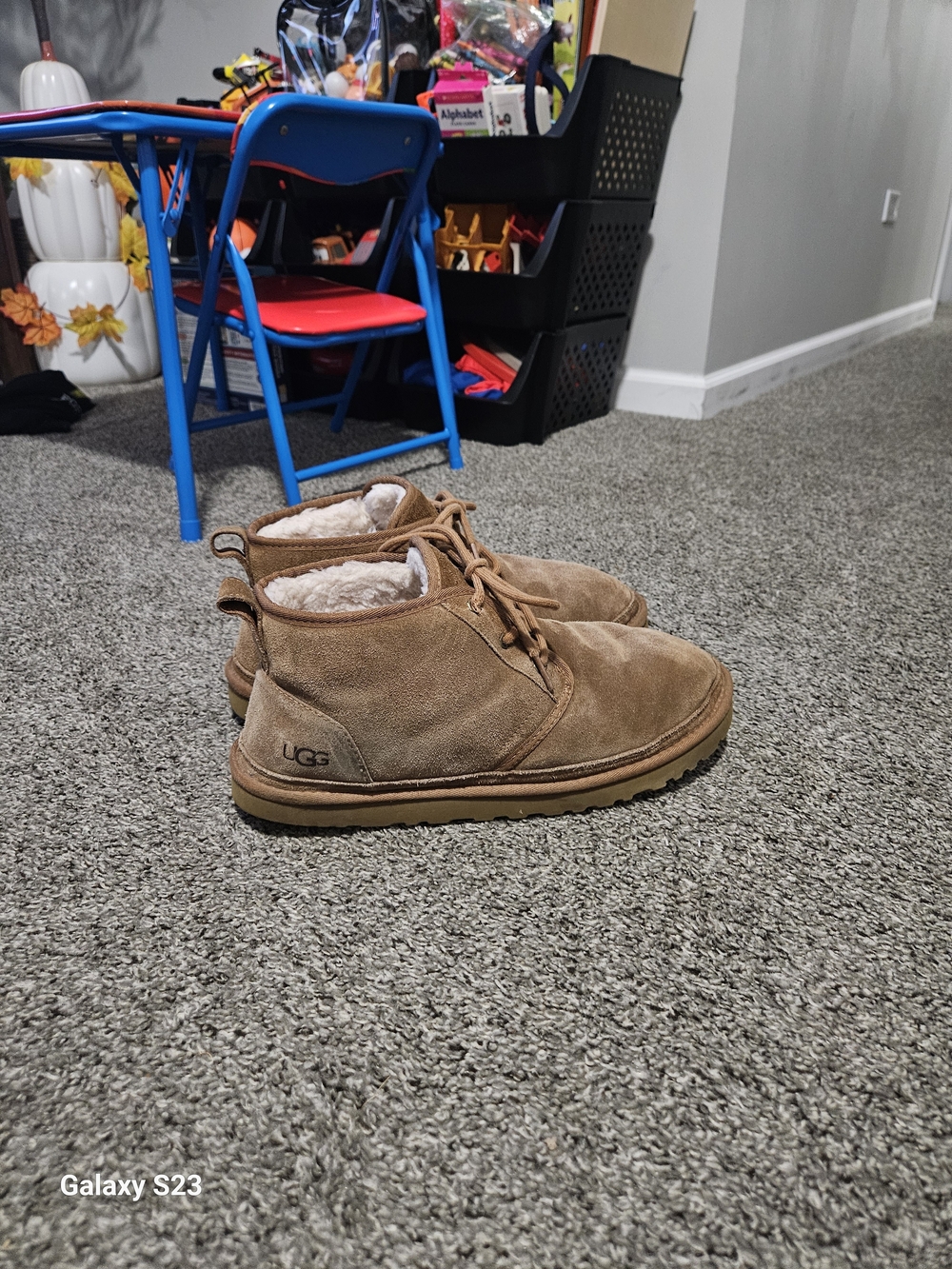 UGG Neumel Men's Size 12 Chestnut Suede Shearling Lined Chukka Boots